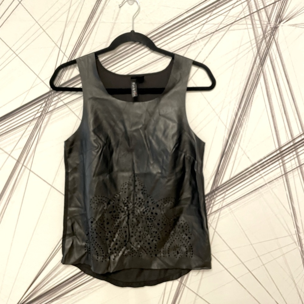 Women Black Tops M